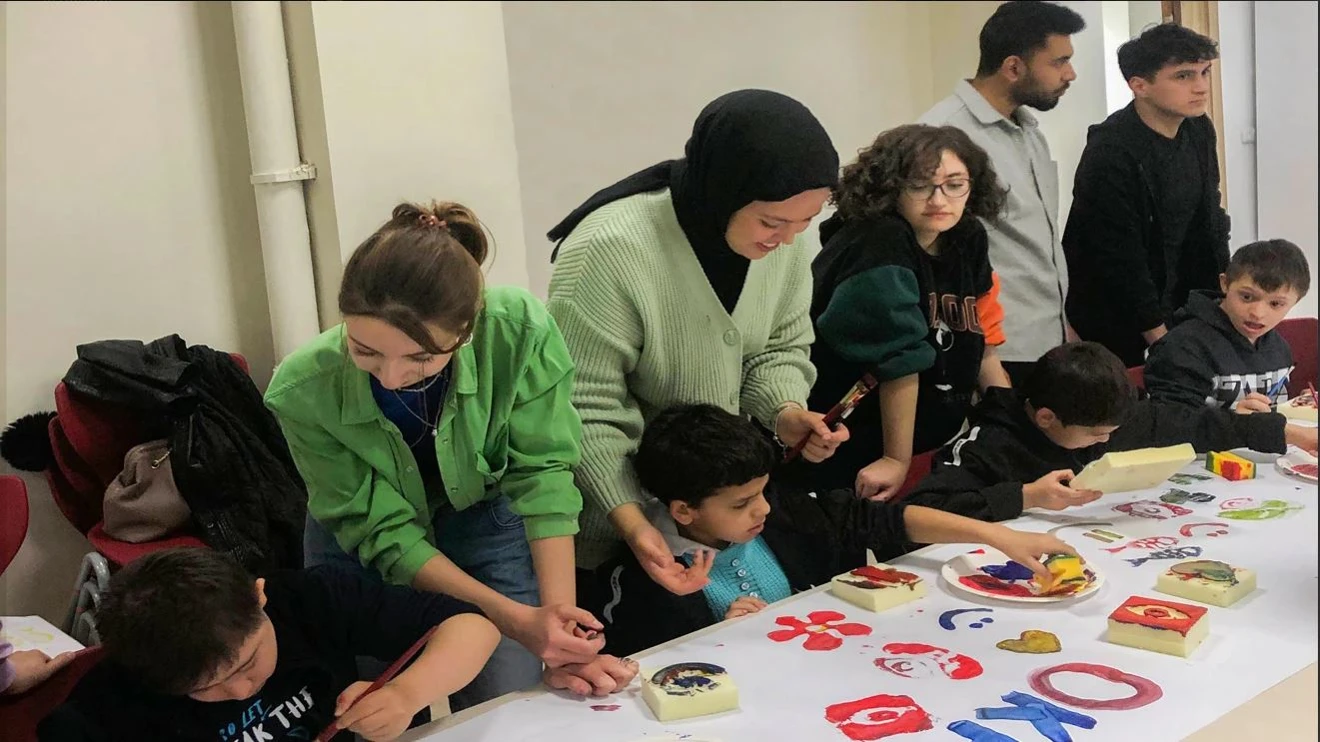 Selçuk Üniversitesinde ‘Birlikte’ temalı tişört baskı atölyesi